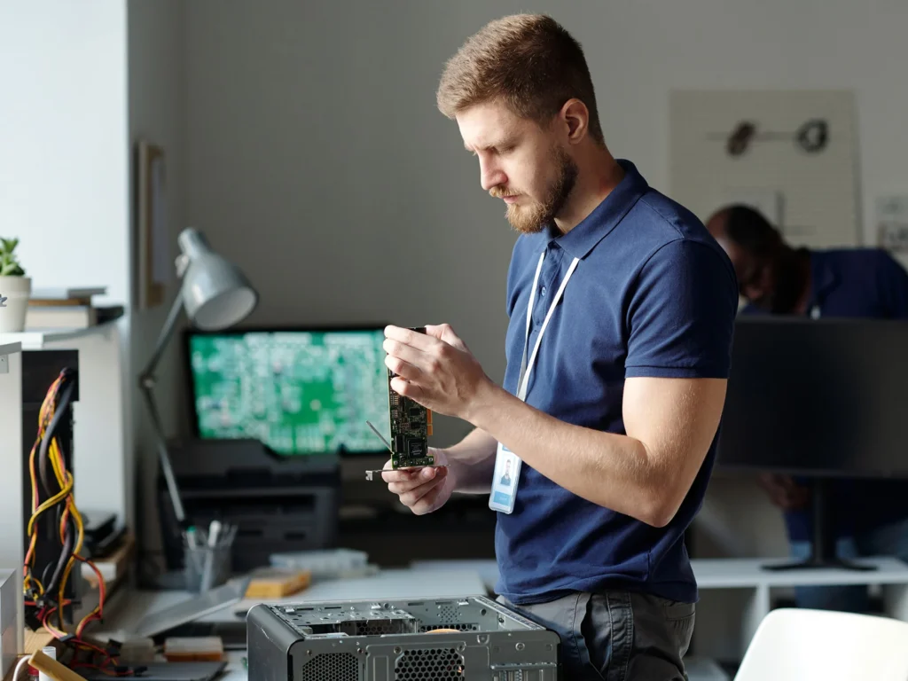 שירותי מעבדת מחשבים - תיקונים מתקדמים ושדרוגים